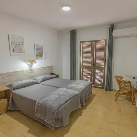 Tres Jotas Conil Ξενοδοχείο 2*