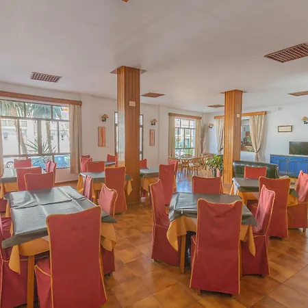 Tres Jotas Conil Готель 2*