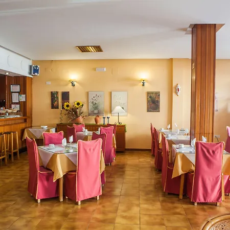 Tres Jotas Conil Готель