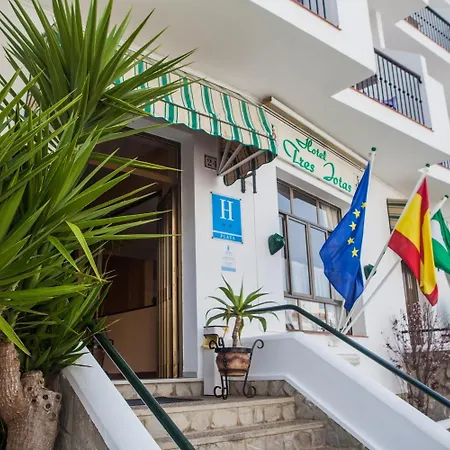 Tres Jotas Conil Готель