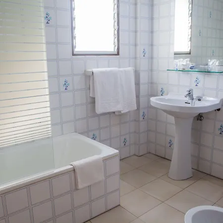 Tres Jotas Conil 2* Коніль-де-ла-Фронтера