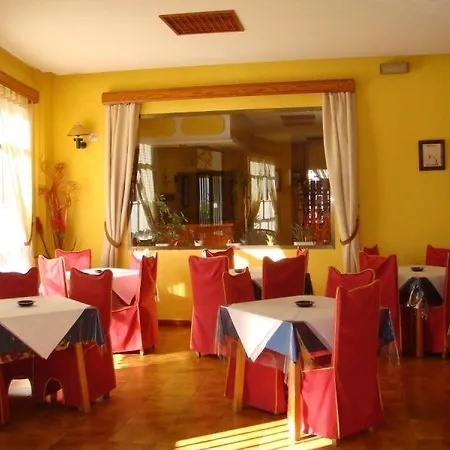 Tres Jotas Conil Готель 2*