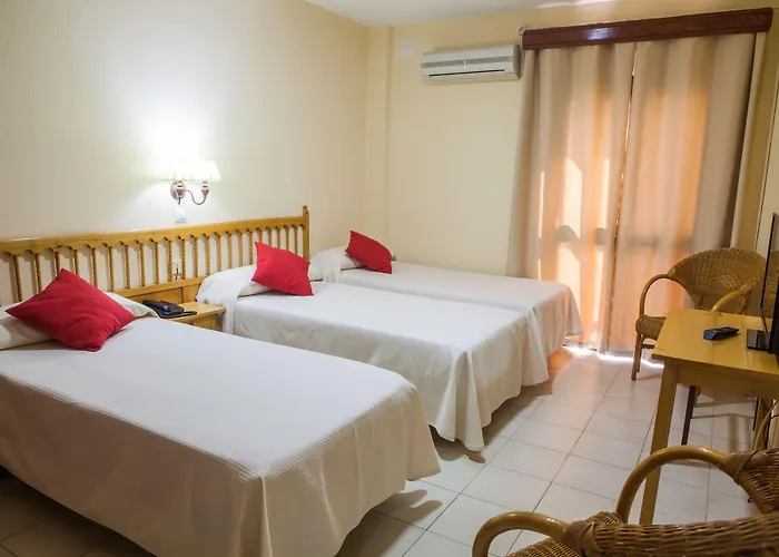 Tres Jotas Conil 2* קוניל דה לה פרונטרה