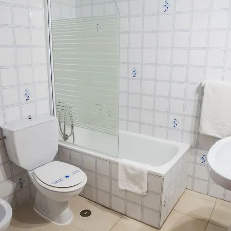 Tres Jotas Conil Hotell 2*