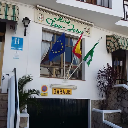 Tres Jotas Conil Hotell