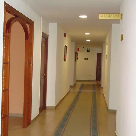 Tres Jotas Conil Отель 2*