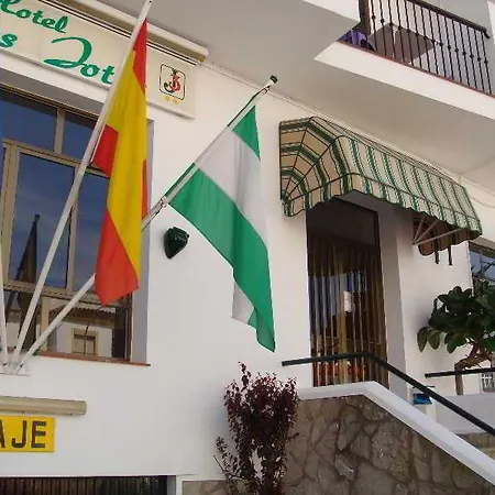 Tres Jotas Conil Hotel 2*