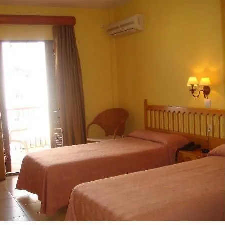 Tres Jotas Conil Hotel