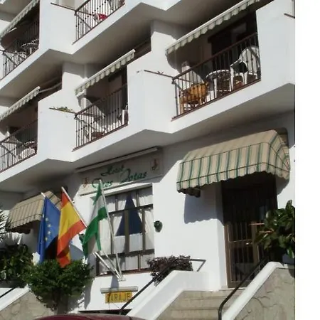 Отель Tres Jotas Conil