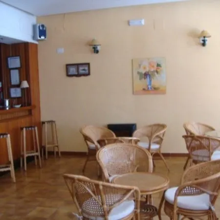 Отель Tres Jotas Conil 2*