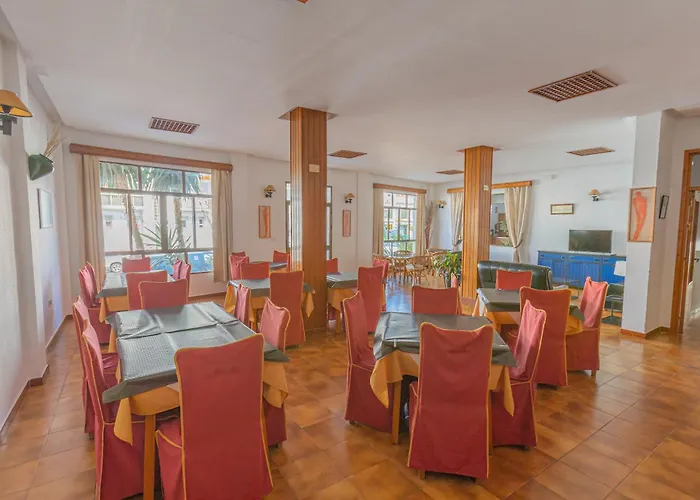 Tres Jotas Conil فندق 2*