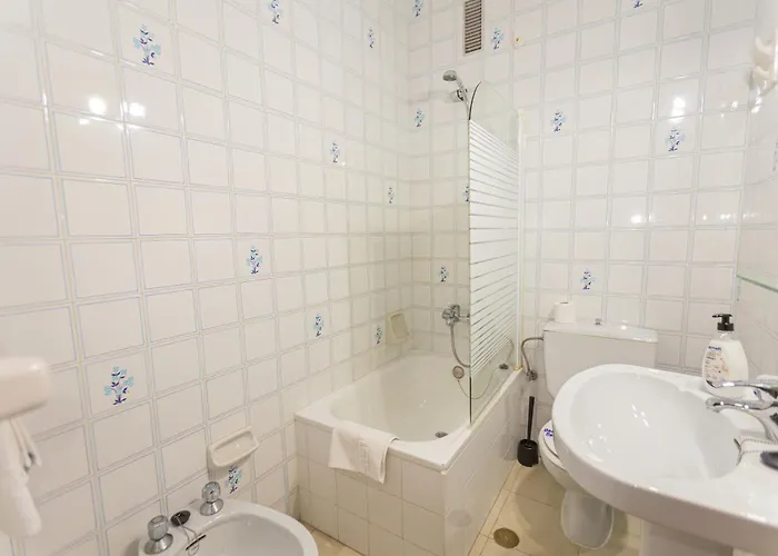 Hotel Tres Jotas Conil 2*