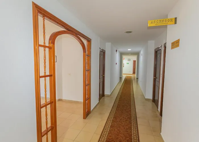 فندق Tres Jotas Conil كونيل ذي لا فرونتيرا