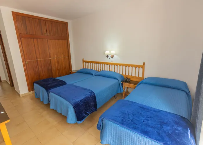 Tres Jotas Conil 2* كونيل ذي لا فرونتيرا