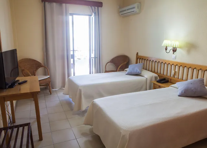 Tres Jotas Conil 2* كونيل ذي لا فرونتيرا