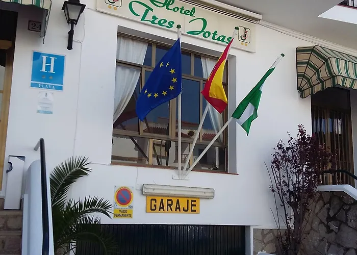 Tres Jotas Conil فندق