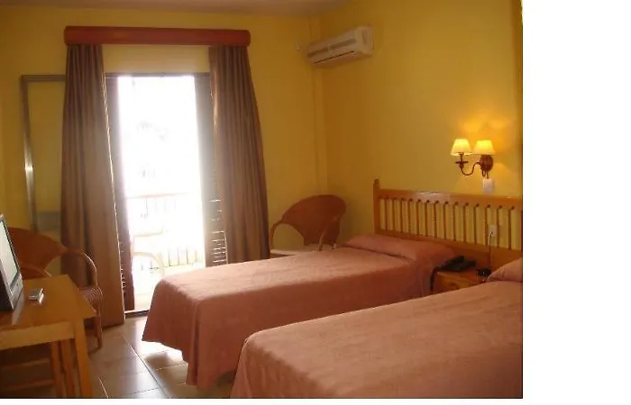 Tres Jotas Conil Hotel