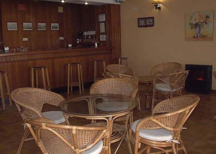 Tres Jotas Conil 酒店 2*