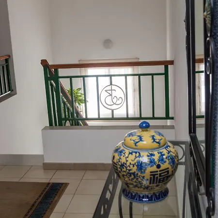 Tres Jotas Conil ホテル