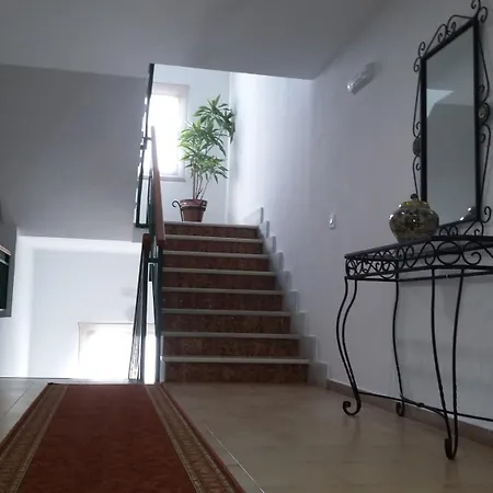 Tres Jotas Conil ホテル 2*