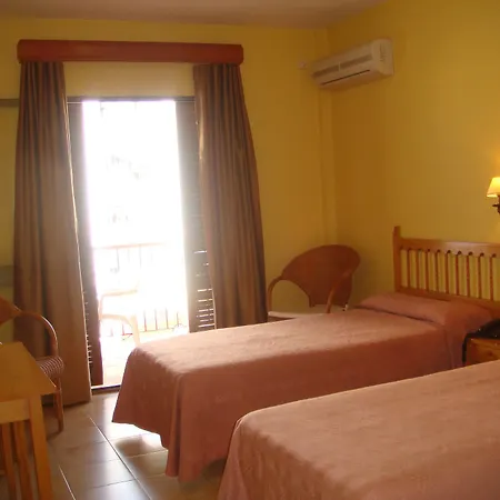 Tres Jotas Conil 2* コニル・デ・ラ・フロンテラ