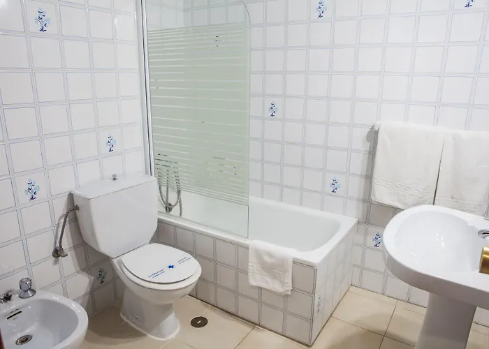 Tres Jotas Conil Готель 2*