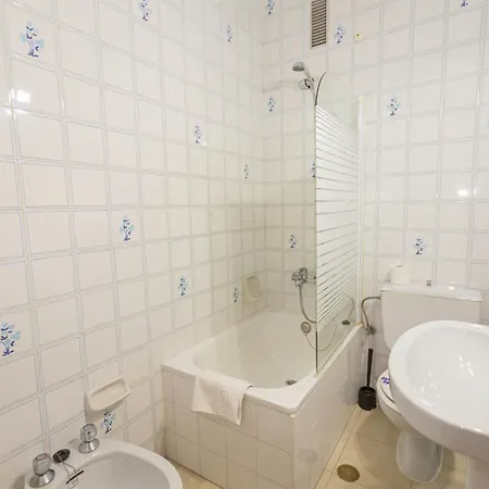 Отель Tres Jotas Conil 2*