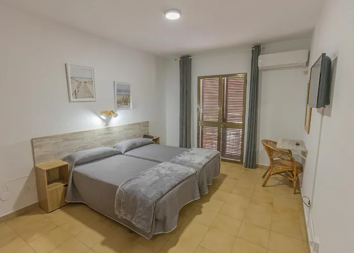 Tres Jotas Conil Hotel 2*