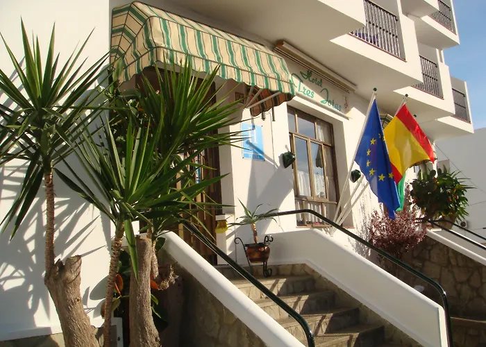 Tres Jotas Conil Hotel